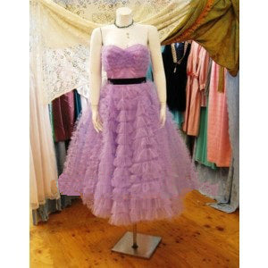 purple dress from the last song Original Film Title: THE LAST SONG. English Title: THE LAST SONG. Film Director: JULIE ANNE ROBINSON. Year: 2010. Stars: MILEY CYRUS. Credit: OFFSPRING ENTERTAINMENT/TOUCHSTONE PICTURES / EMERSON, SAM / Album Stock Photo