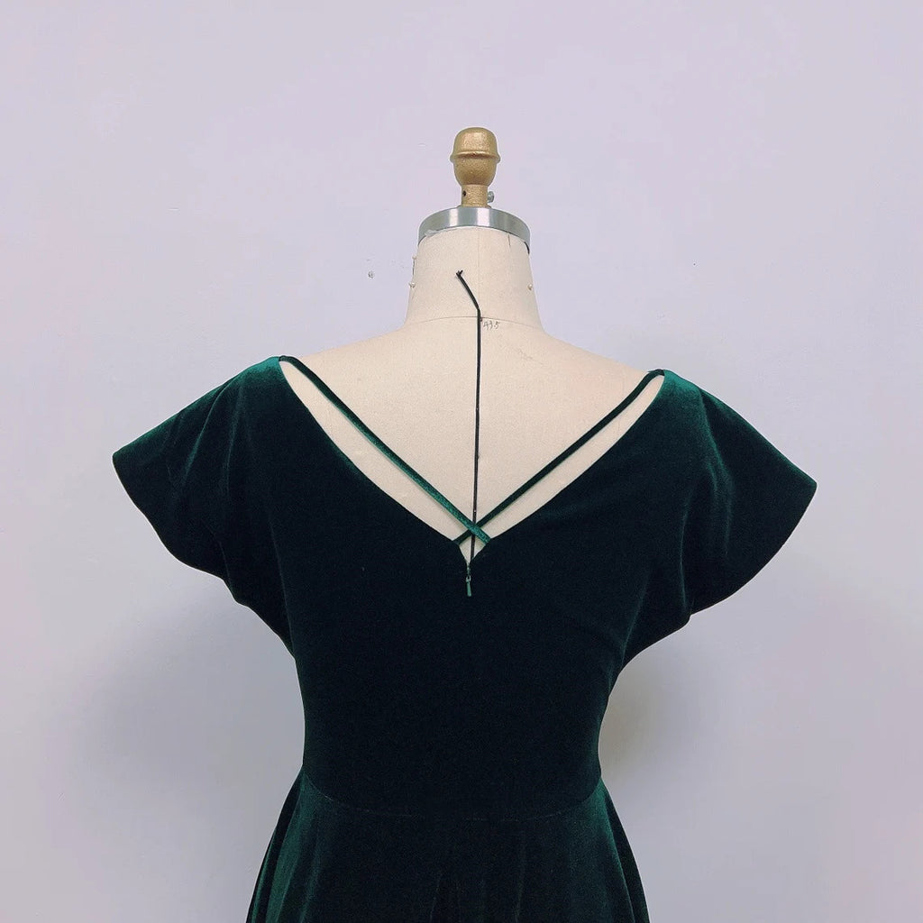 rosemary clooney green dress actress Rosemary Clooney, wearing a dark green, velvet dress, a - 1954 Old Photo