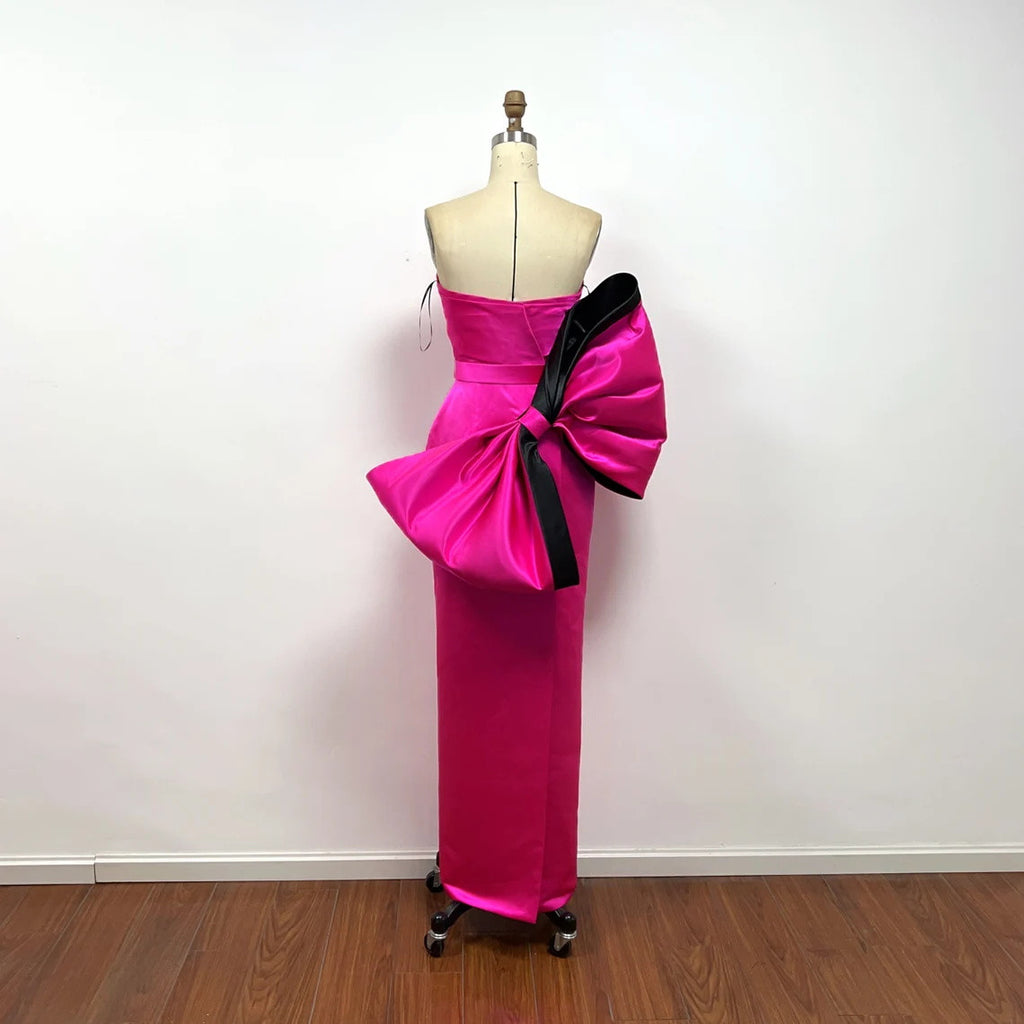 marilyn pink dress Story of a Dress: Gentlemen Prefer Blondes and Monroe Take home a Hollywood legend with you today with this cardboard standup of Marilyn It was such an incredible