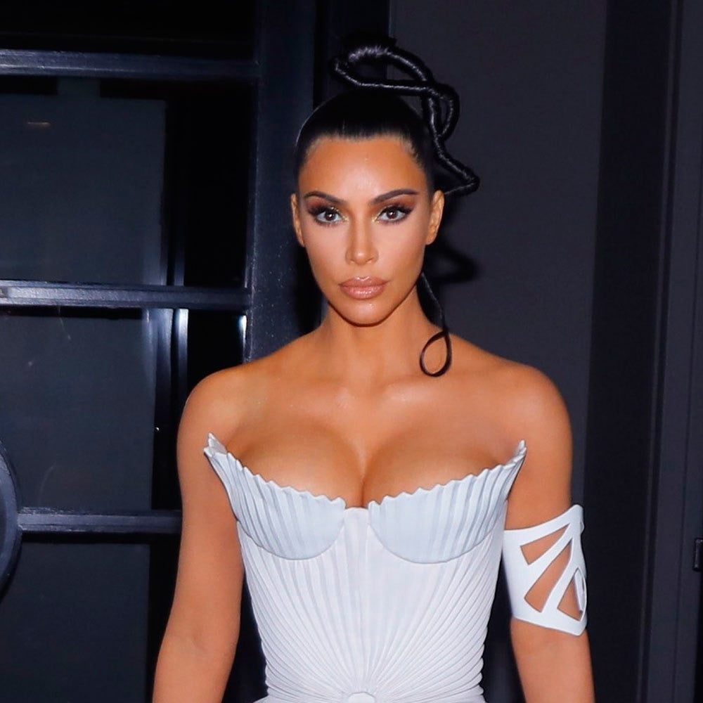 White Kim Kardashian Thierry Mugler Dress Strapless Short Ruched Prom – Hoprom White Kim Kardashian Thierry Mugler Dress Strapless Short Ruched Prom – Hoprom