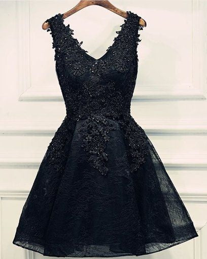 Black Lace Applique V-neck Homecoming Dresses With Beading