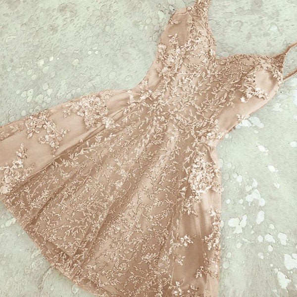 Silver Elegant Applique V-neck Spaghetti Straps Short Homecoming Dresses