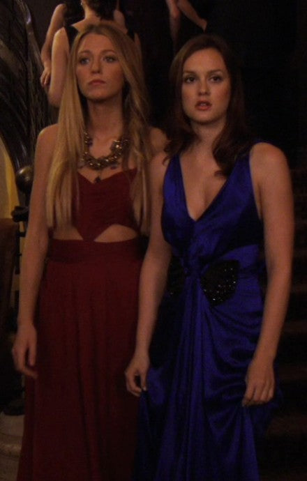 serena van der woodsen burgundy dress FOR SALE Serena van der Woodsen's Wayne burgundy zipper dress, US size 2 / X-small. The dress was worn in Season 3 Episode 15 of Gossip Girl by @blakelively. Add