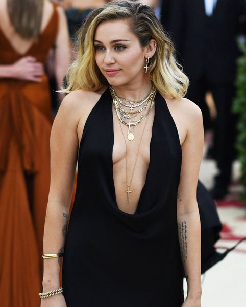 Black Miley Cyrus Halter Sexy Mermaid Low Neck Dress Satin Prom Celebrity Formal Dress Met Gala Online
