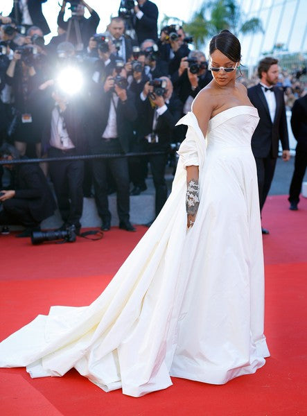 White Rihanna Off The Shoulder Dress Cape Prom Best Red Carpet Celebrity Formal Dress Cannes